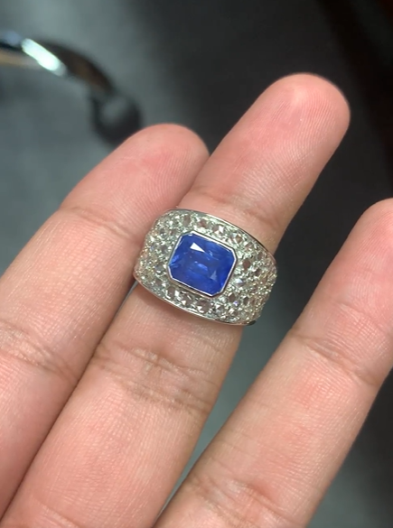 3.56 Carat Ceylon Blue Sapphire Antique Style Ring (14K Gold)