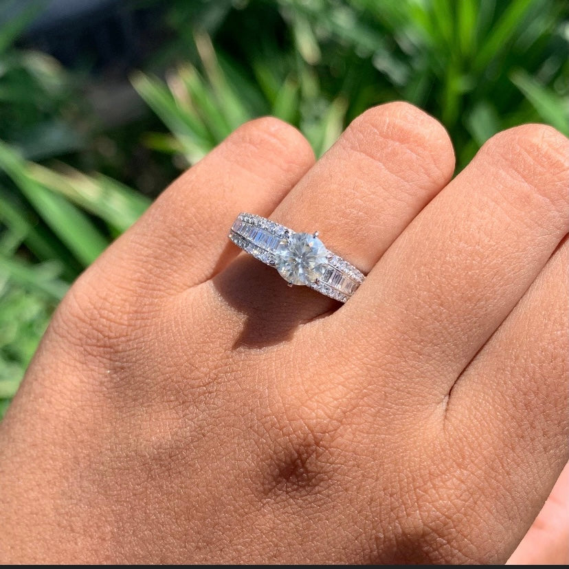 1.03 Carat Diamond Studded Solitaire Ring (18K Gold)
