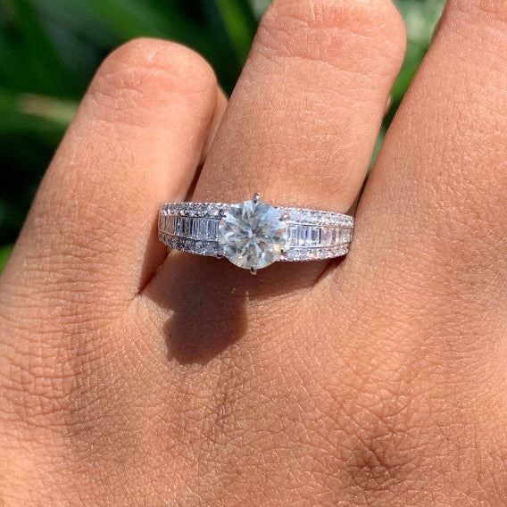 1.03 Carat Diamond Studded Solitaire Ring (18K Gold)