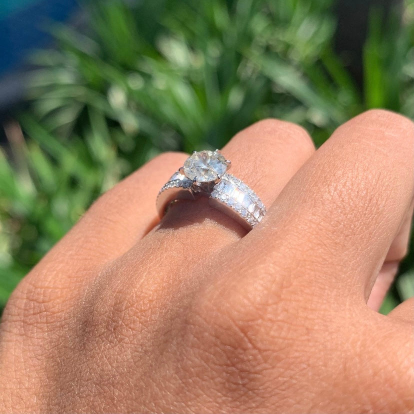 1.03 Carat Diamond Studded Solitaire Ring (18K Gold)