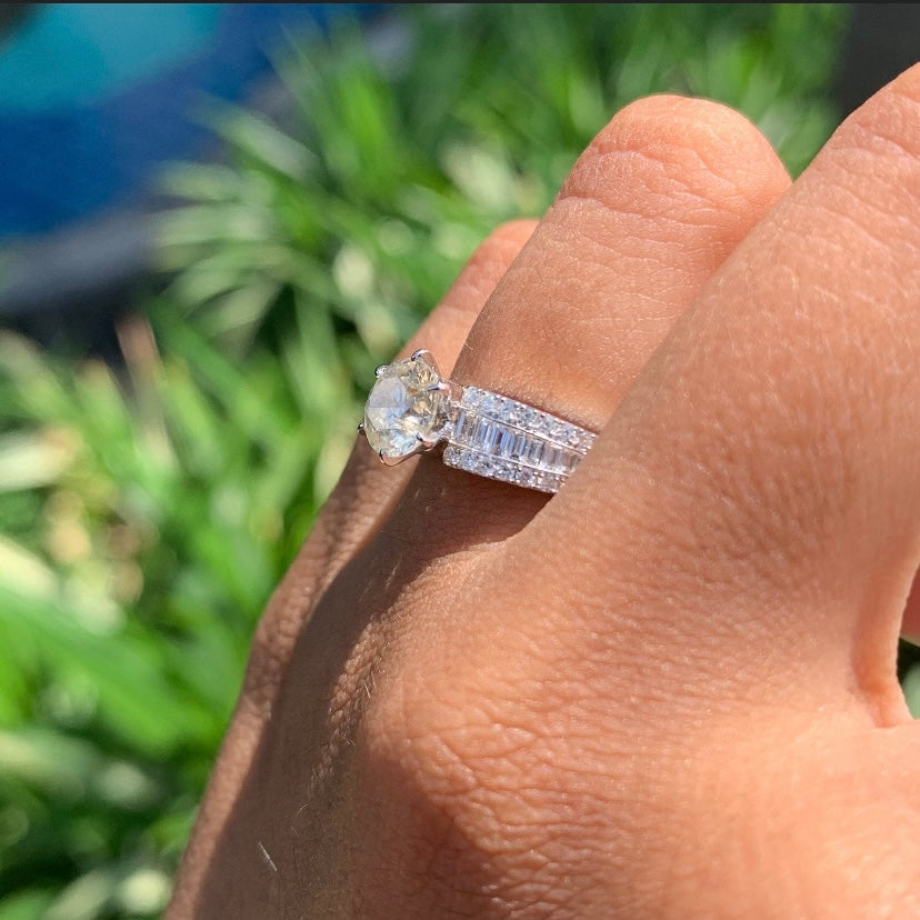 1.03 Carat Diamond Studded Solitaire Ring (18K Gold)