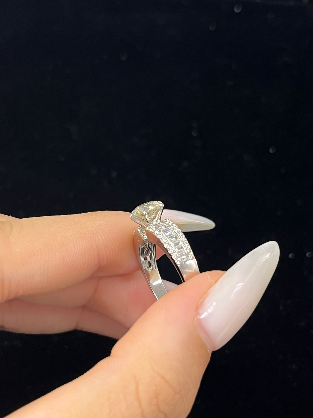 1.03 Carat Diamond Studded Solitaire Ring (18K Gold)