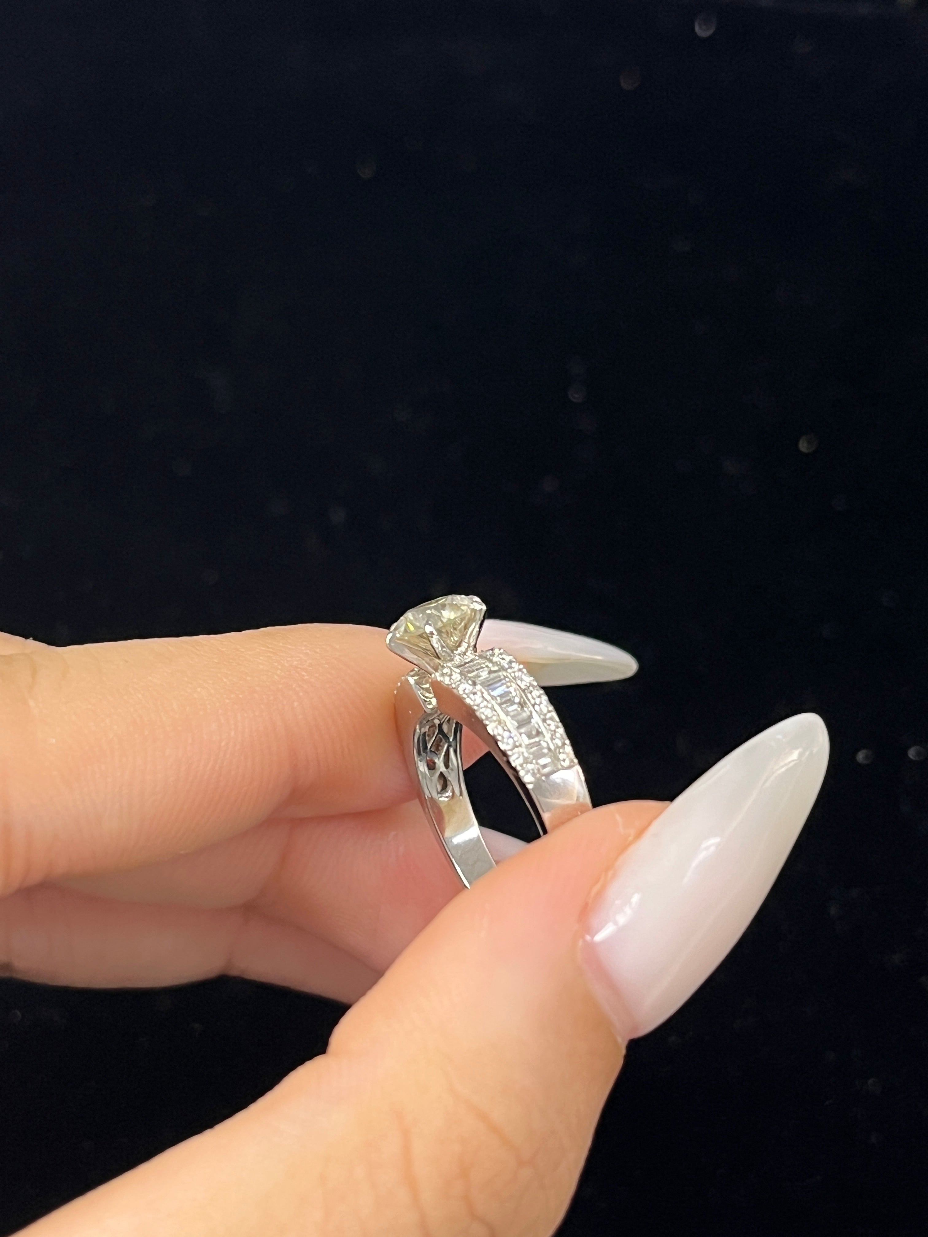 1.03 Carat Diamond Studded Solitaire Ring (18K Gold)