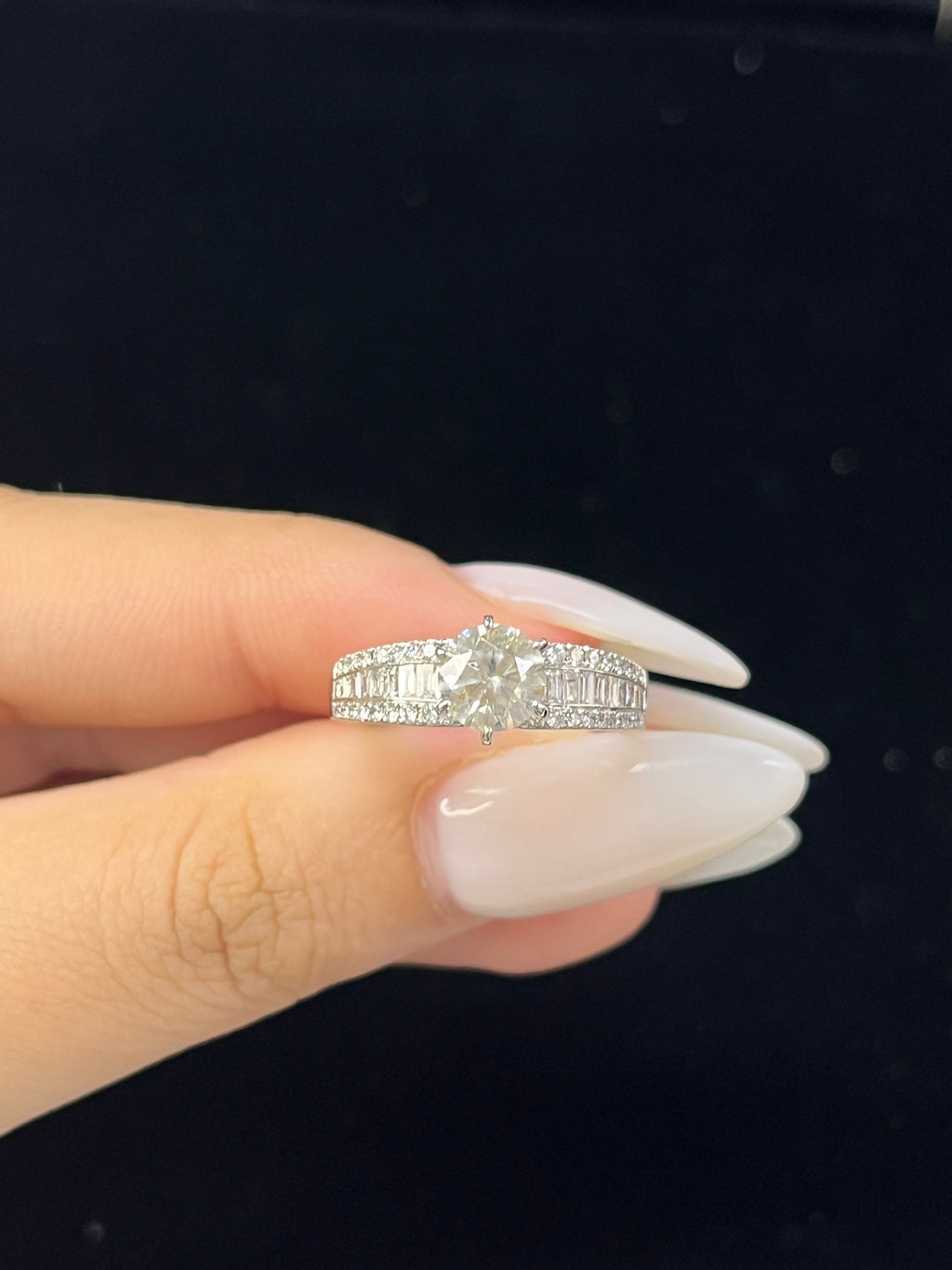 1.03 Carat Diamond Studded Solitaire Ring (18K Gold)