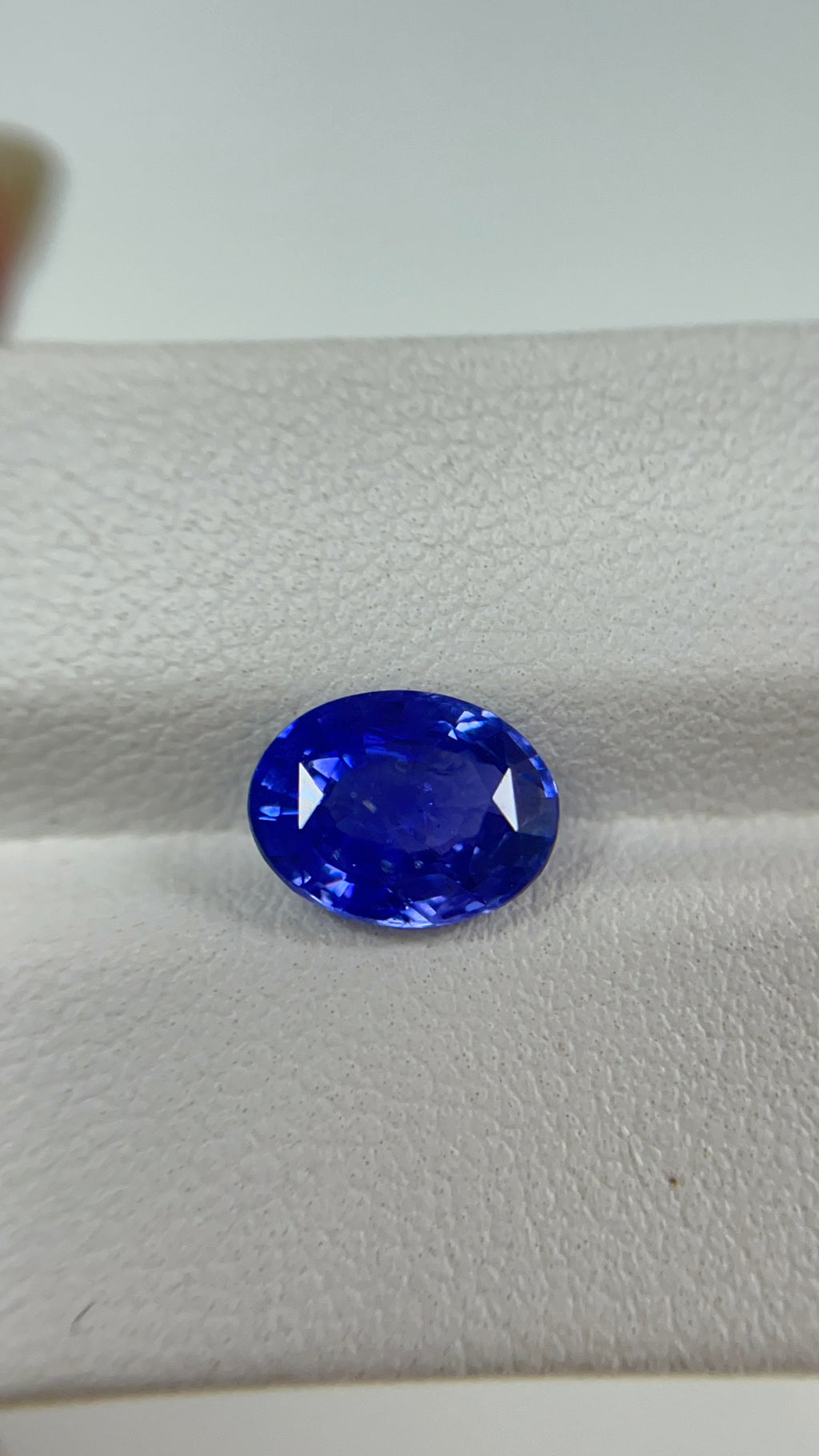 2.73 Carat Oval   No-Heat    Sri Lanka Blue Sapphire Loose stone