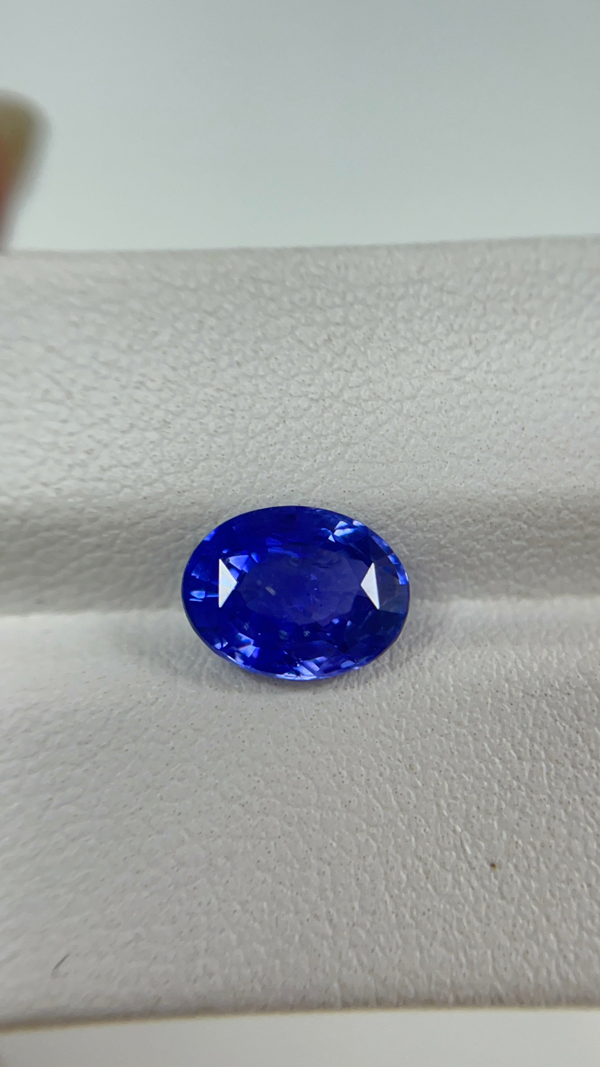 2.73 Carat Oval   No-Heat    Sri Lanka Blue Sapphire Loose stone