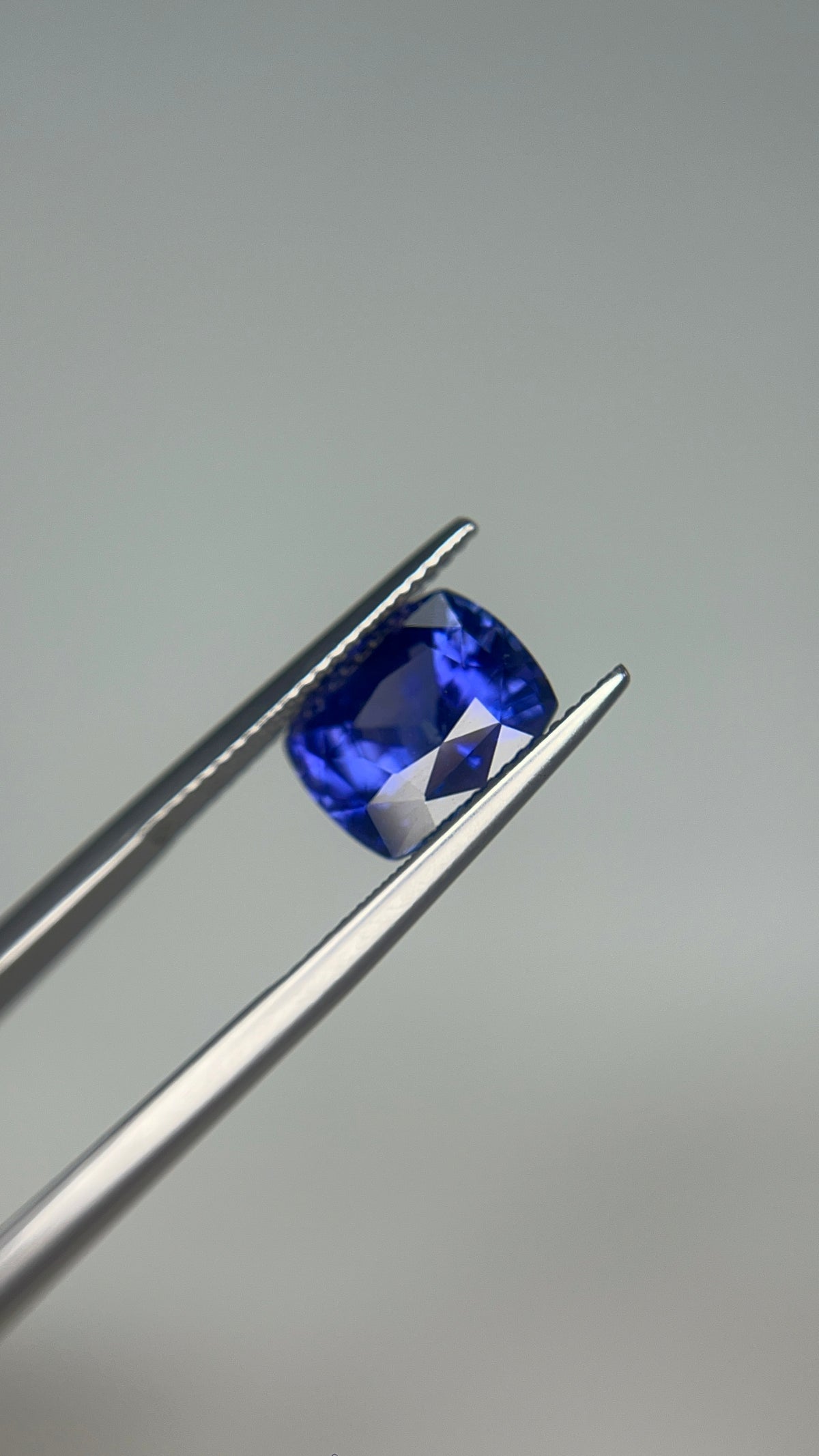 5.57 Carat Cushion cut Cornflower Blue Heat Sapphire loose stone