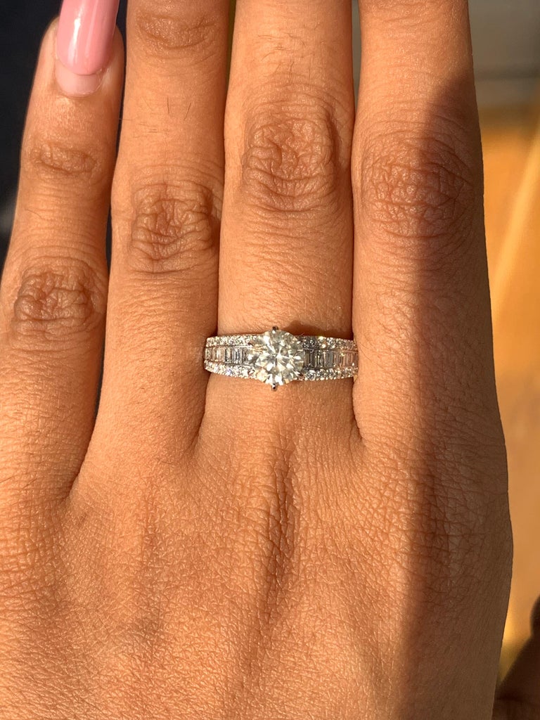 1.03 Carat Diamond Studded Solitaire Ring (18K Gold)