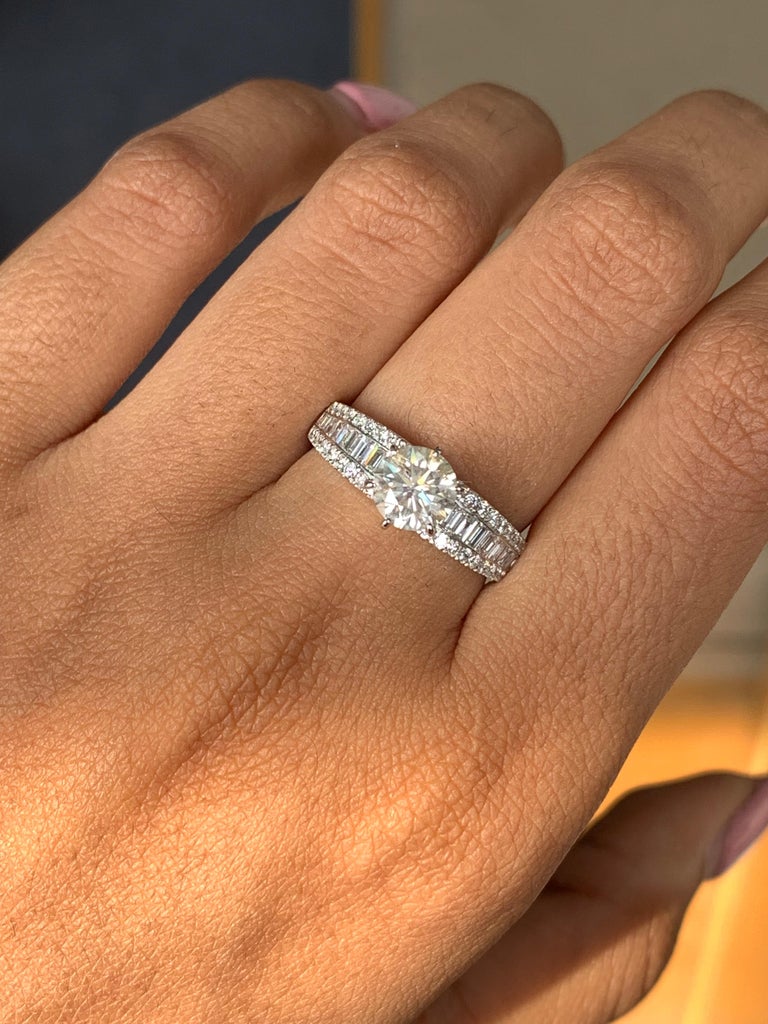 1.03 Carat Diamond Studded Solitaire Ring (18K Gold)