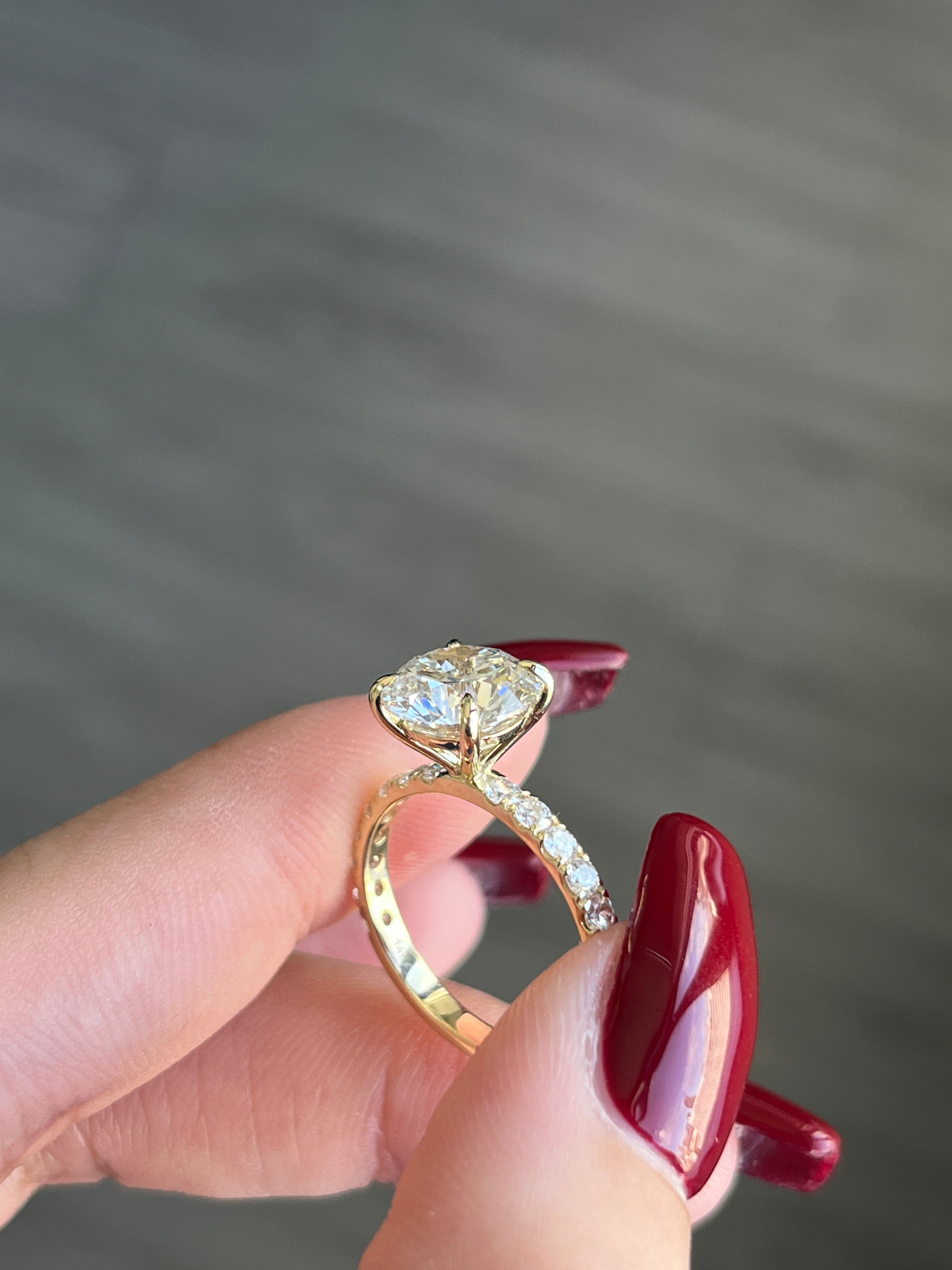 3.1 Carat Round Lab Diamond in 14KYG ring