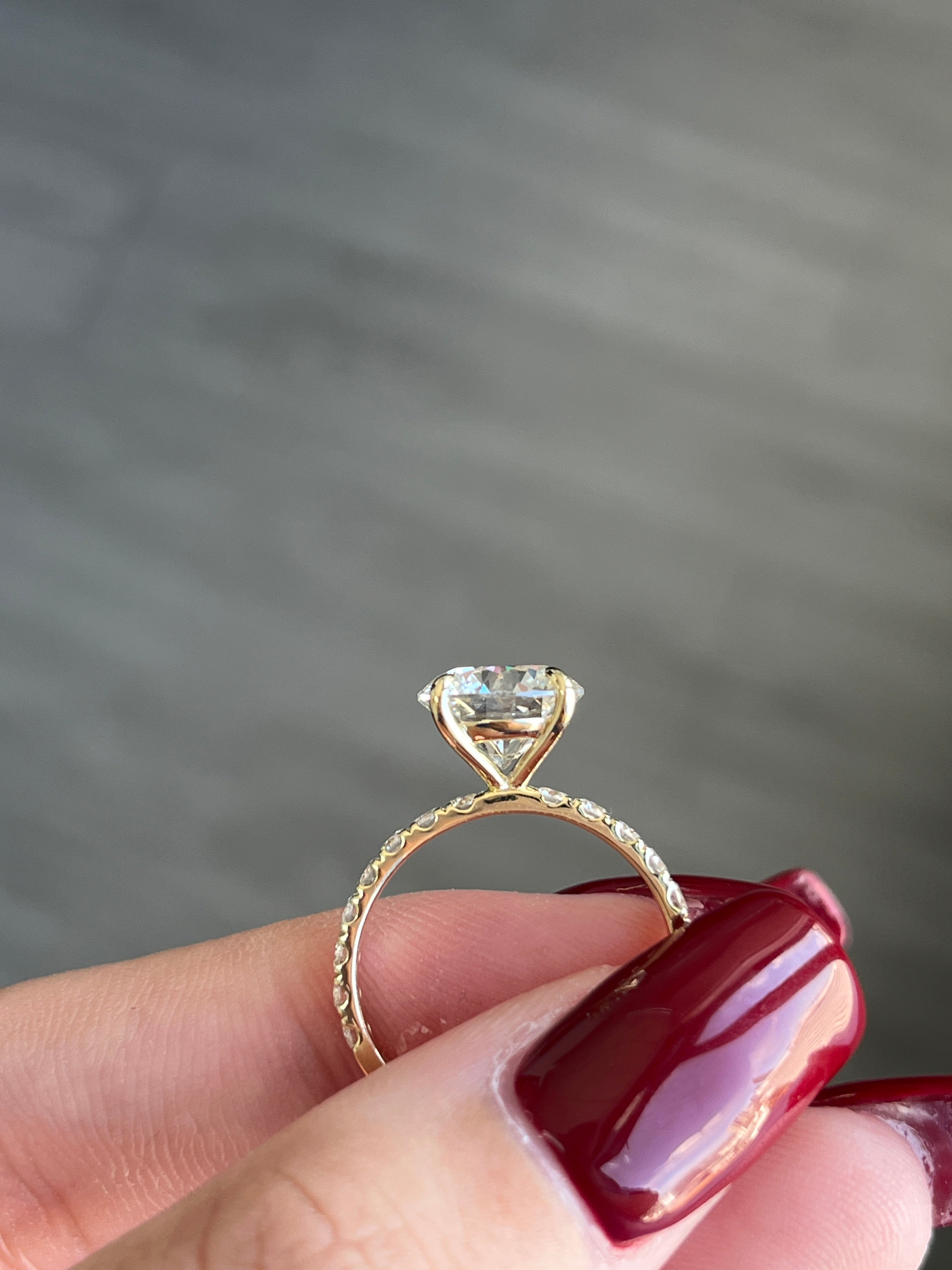3.1 Carat Round Lab Diamond in 14KYG ring
