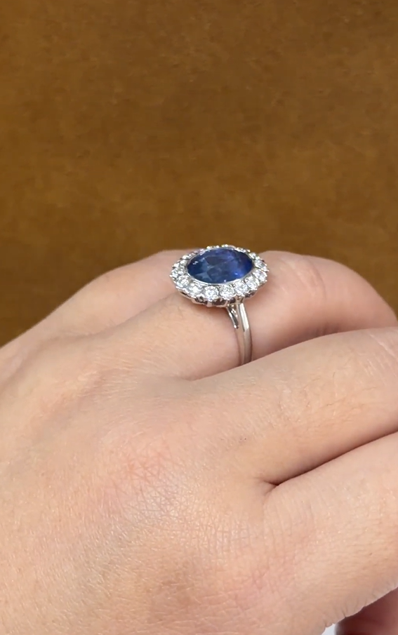 4.95 Carat Natural Sapphire in 18K WG Ring