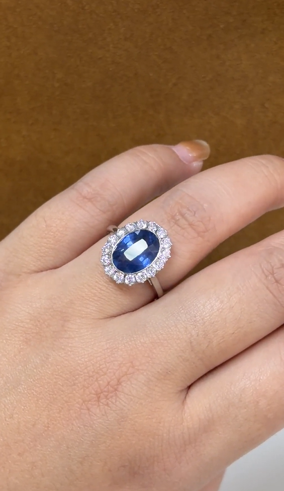 4.95 Carat Natural Sapphire in 18K WG Ring