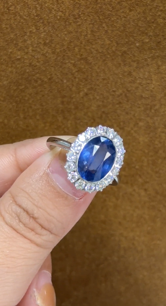 4.95 Carat Natural Sapphire in 18K WG Ring