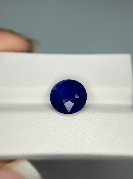 6.52 Carat Round shape heat Sapphire loose stone