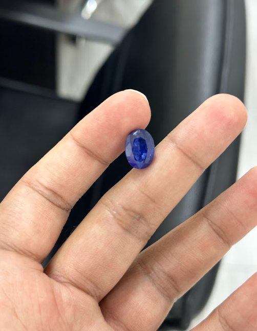 8.37 Carat Oval    cut Sri Lanka    Cornflower Blue Heat  Sapphire Loose stone
