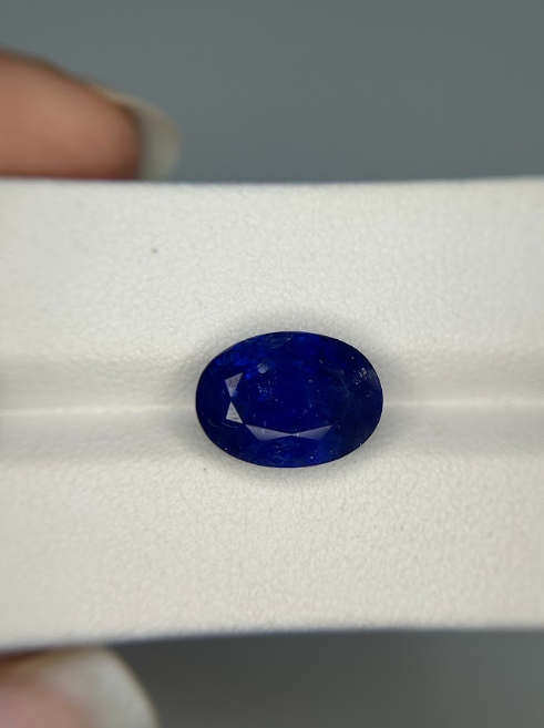 8.37 Carat Oval    cut Sri Lanka    Cornflower Blue Heat  Sapphire Loose stone