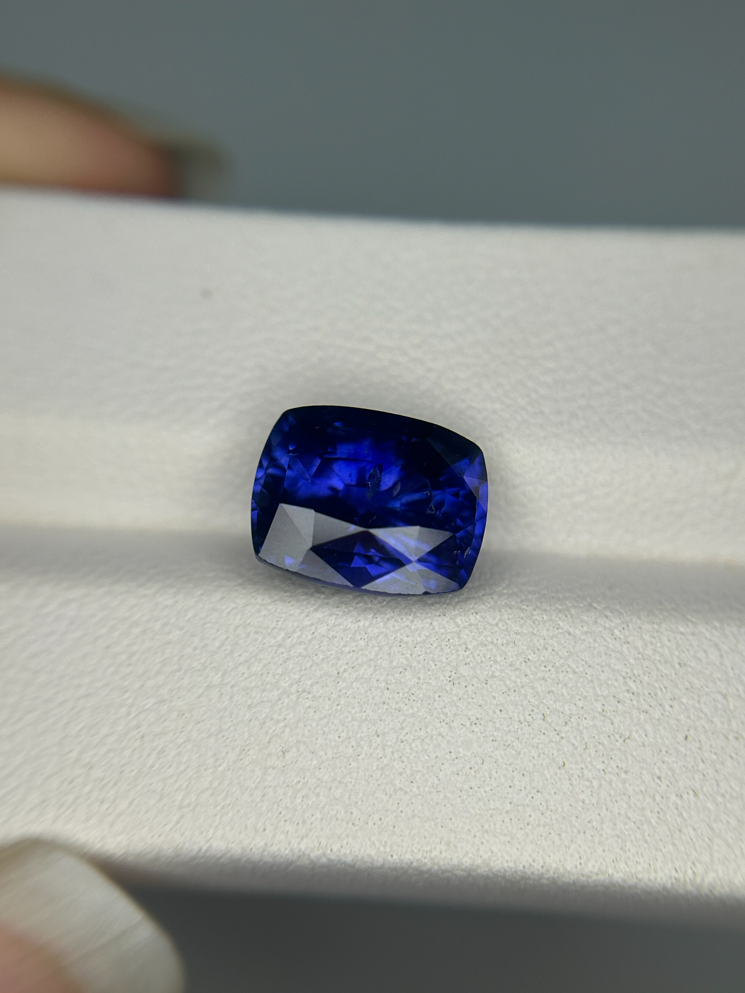 5.57 Carat Cushion cut Cornflower Blue Heat Sapphire loose stone