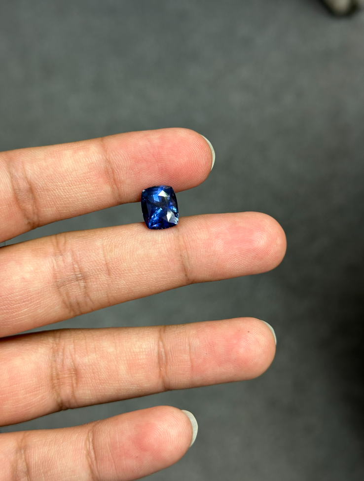 5.57 Carat Cushion cut Cornflower Blue Heat Sapphire loose stone