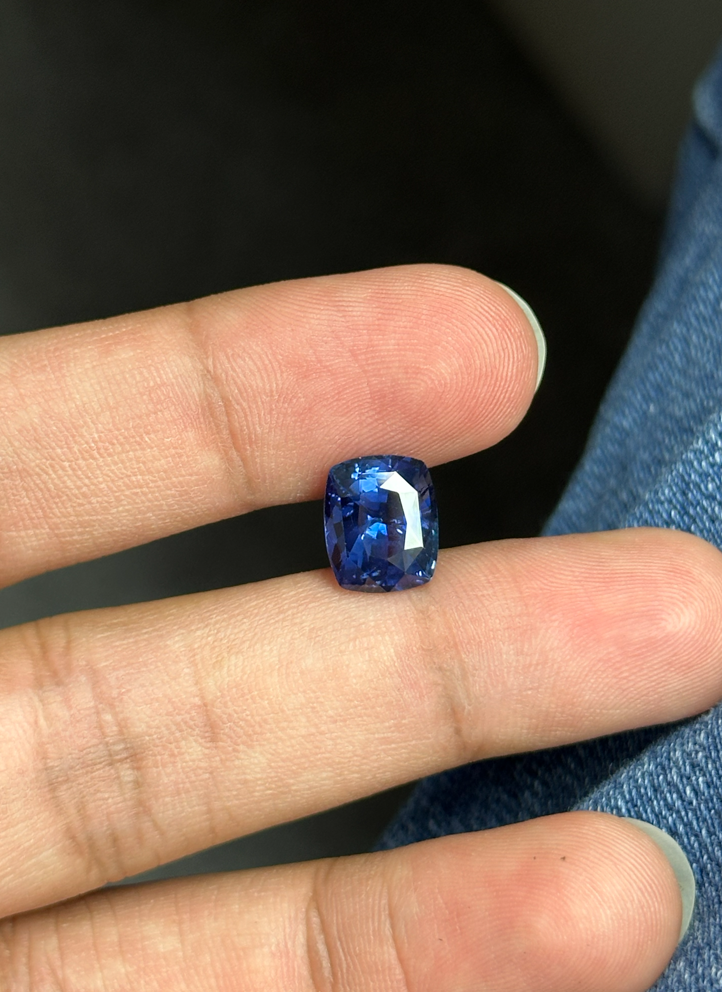 5.57 Carat Cushion cut Cornflower Blue Heat Sapphire loose stone