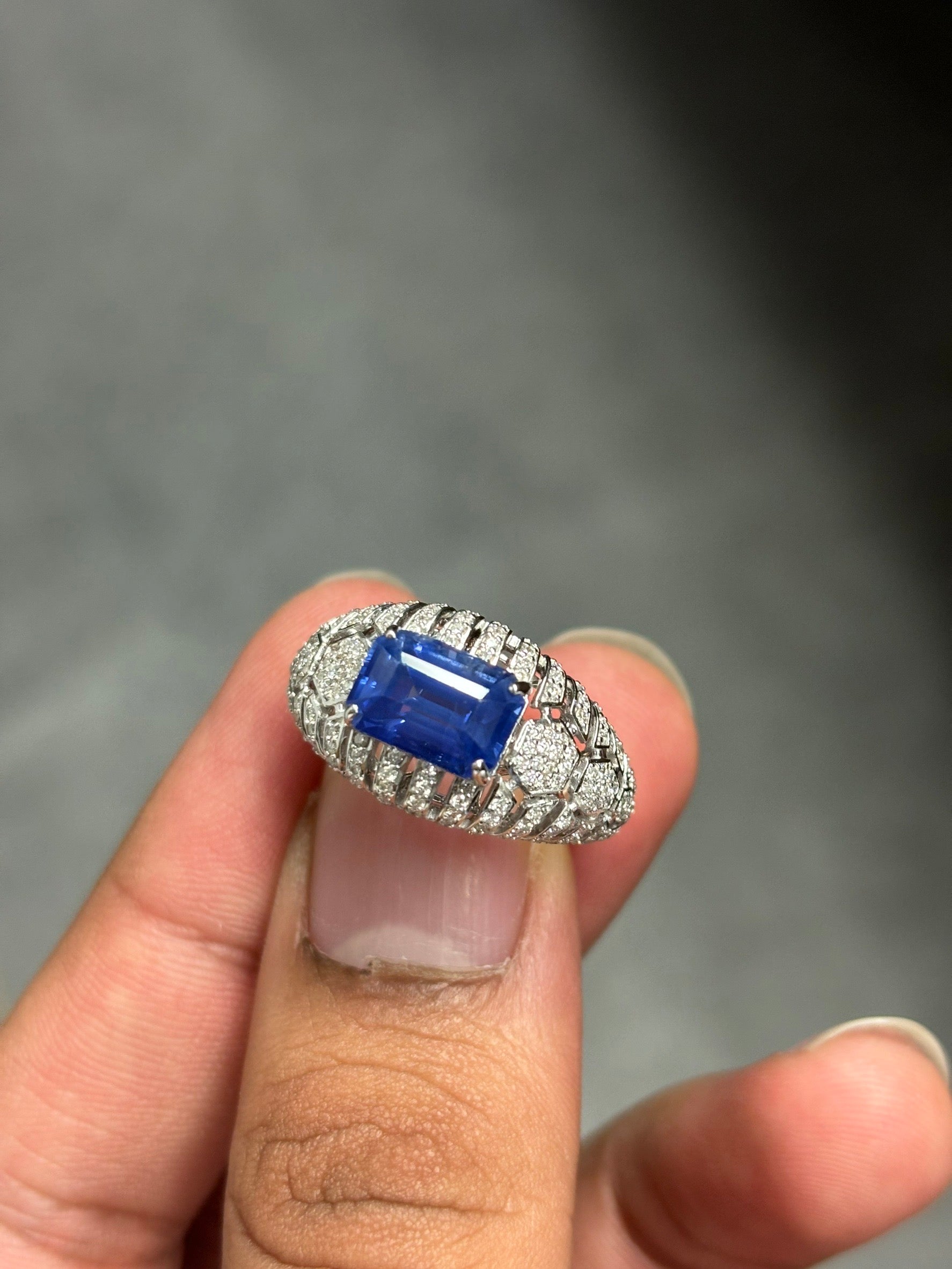 3.54 Carat Ceylon Blue Sapphire and Diamond Ring in 18K Gold