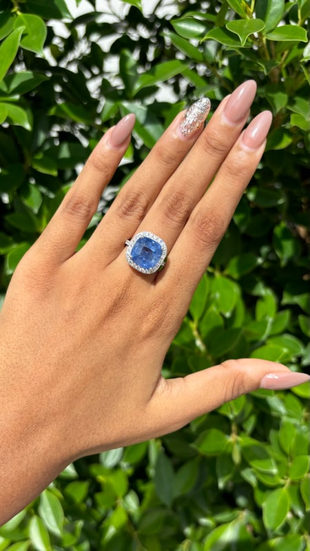 8.22 Carat cushion Sapphire & Halo Diamonds Ring in 18K White Gold