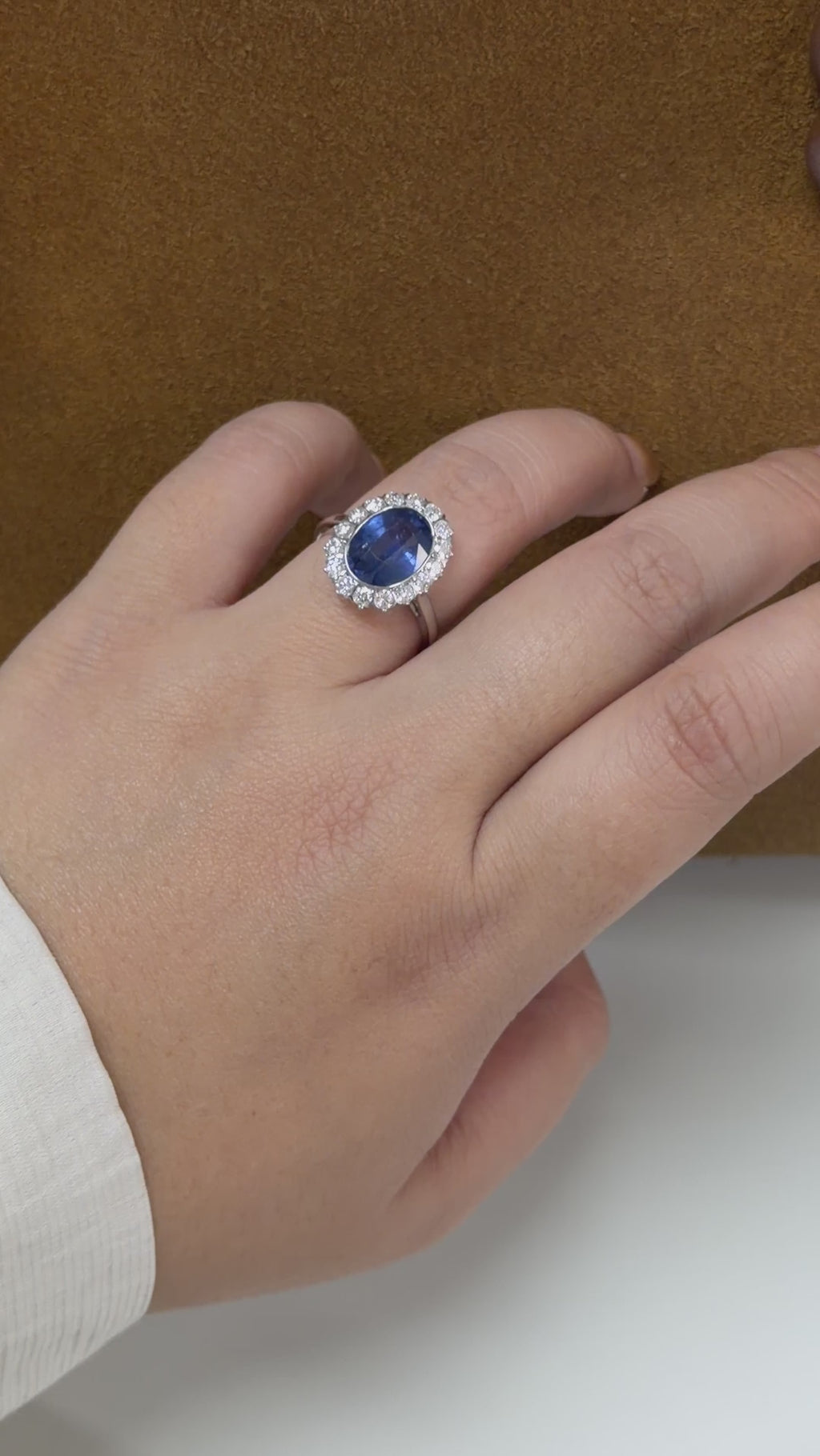 4.95 Carat Natural Sapphire in 18K WG Ring