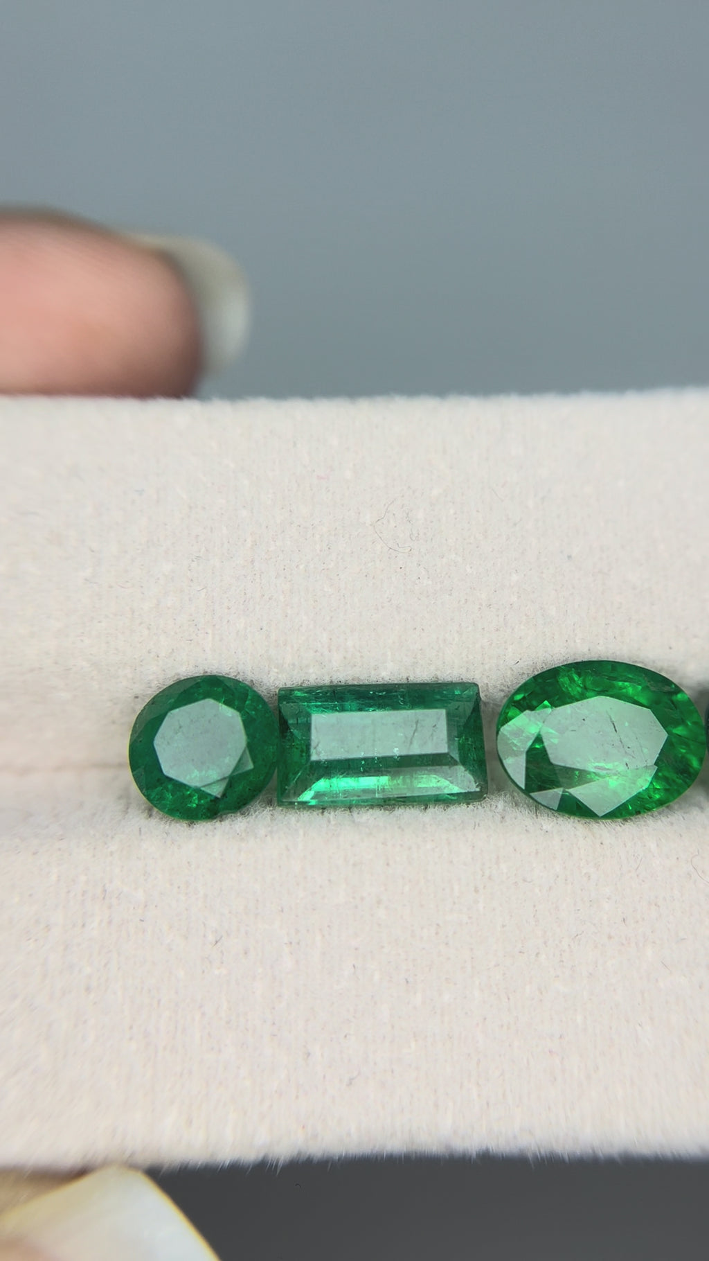 11.29 Carat Loose Gemstone Emerald Lot  Mix shape