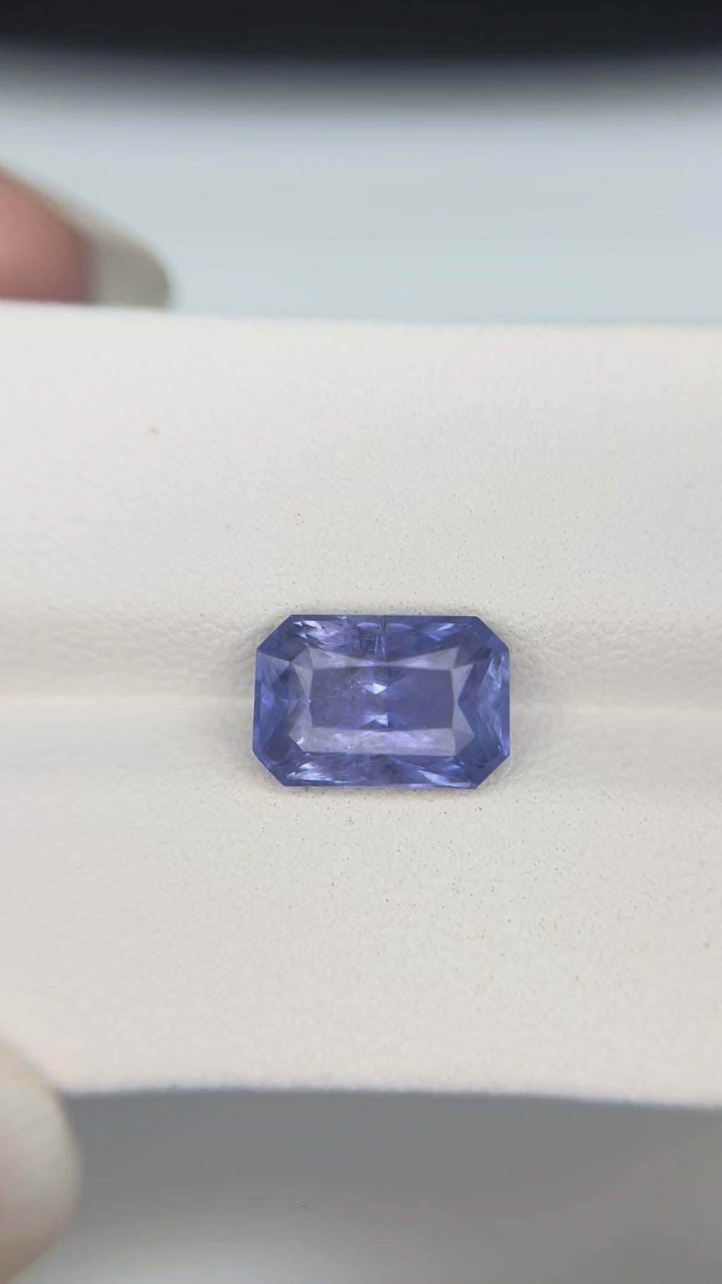 3.99 Carat Emerald cut Sri Lanka Blue Heat Sapphire Loose stone