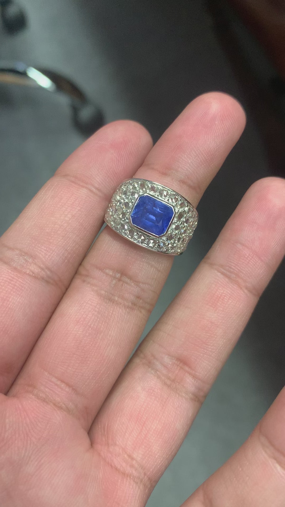 3.56 Carat Ceylon Blue Sapphire Antique Style Ring (14K Gold)