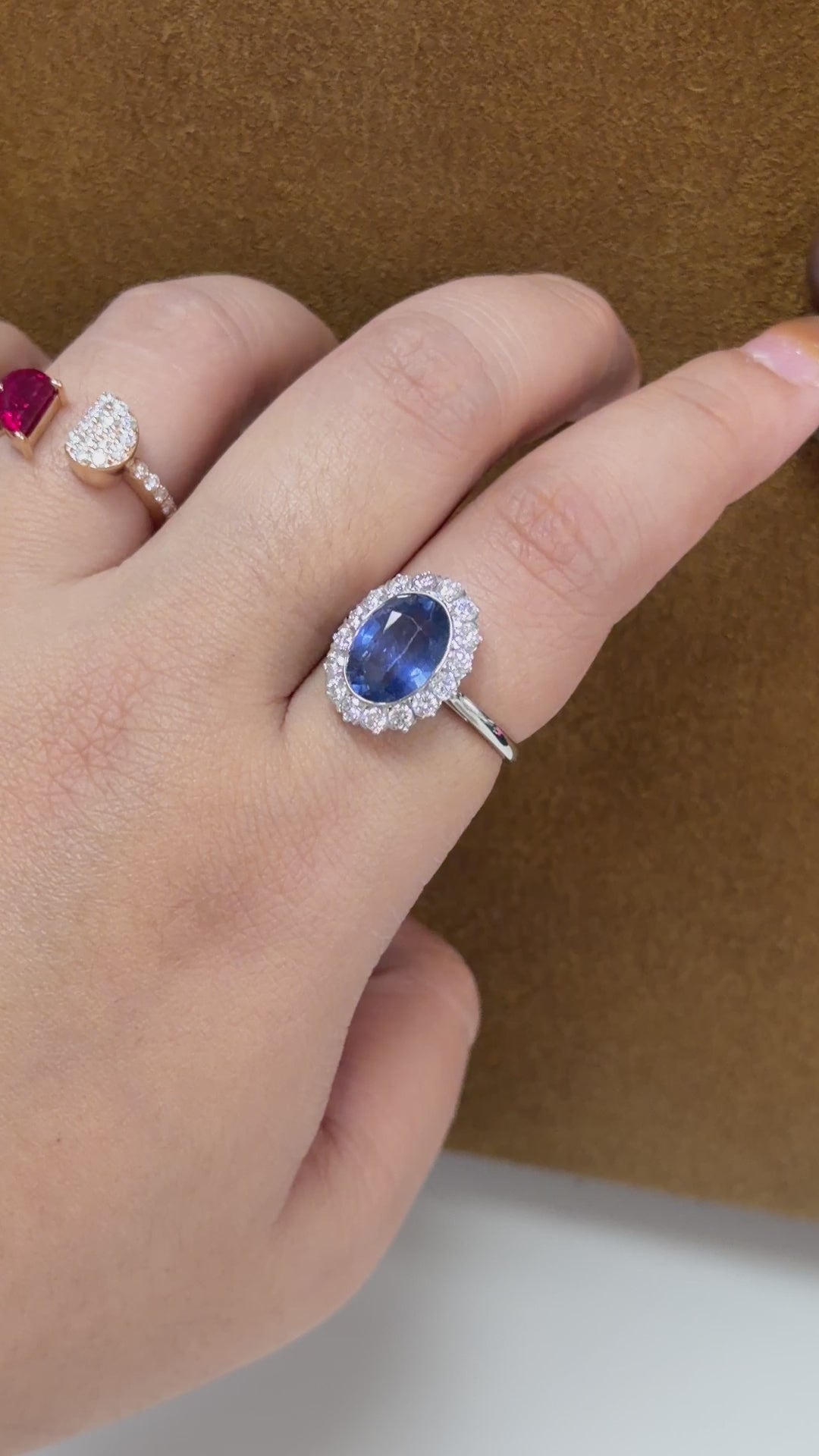 4.95 Carat Natural Sapphire in 18K WG Ring