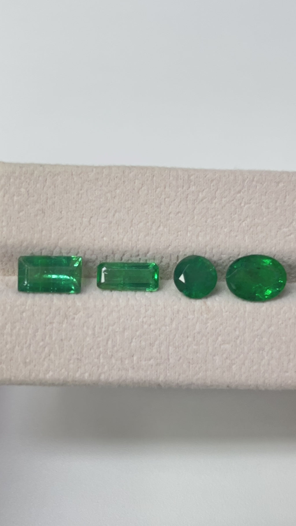 11.29 Carat Loose Gemstone Emerald Lot  Mix shape