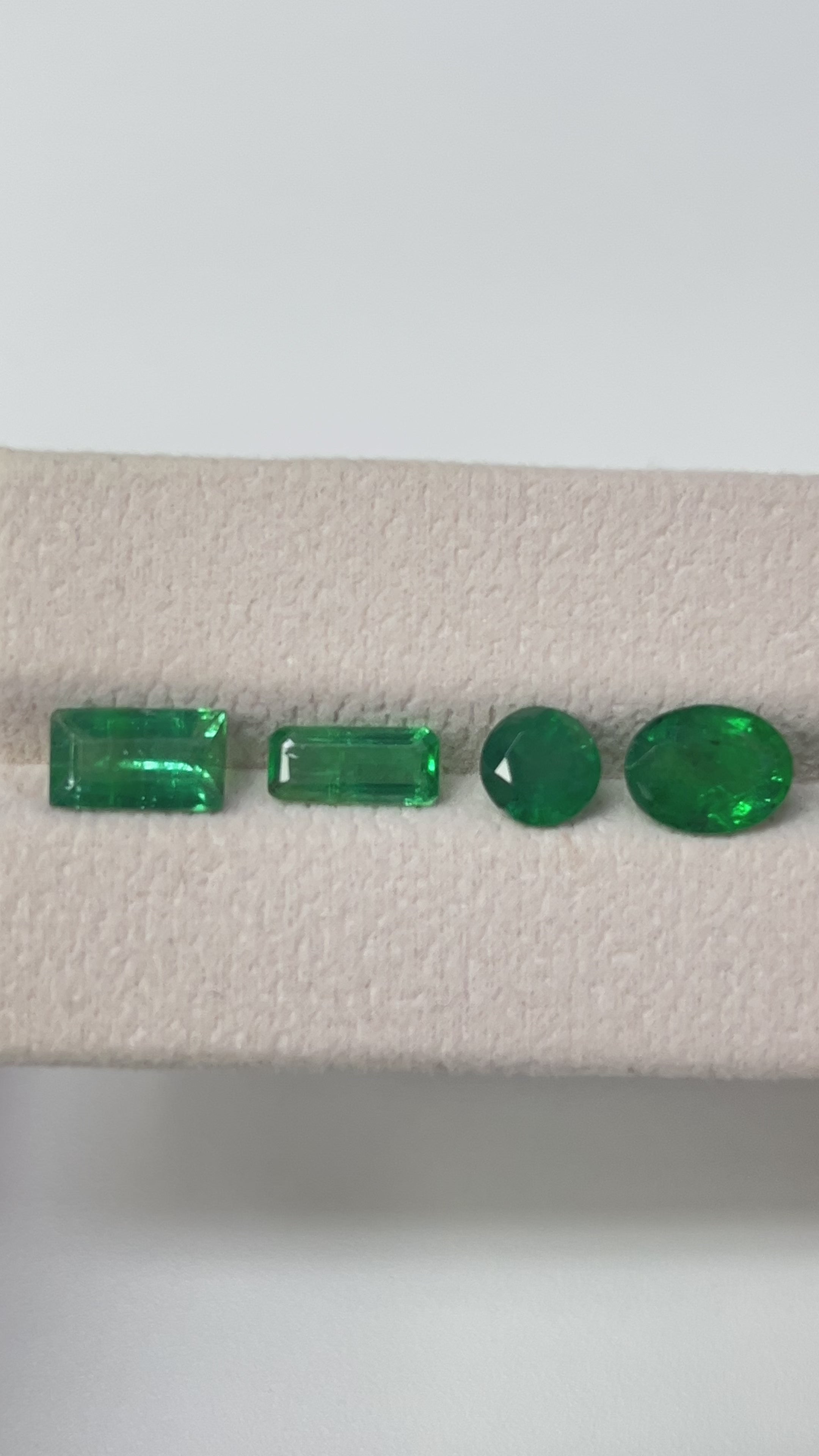 11.29 Carat Loose Gemstone Emerald Lot  Mix shape