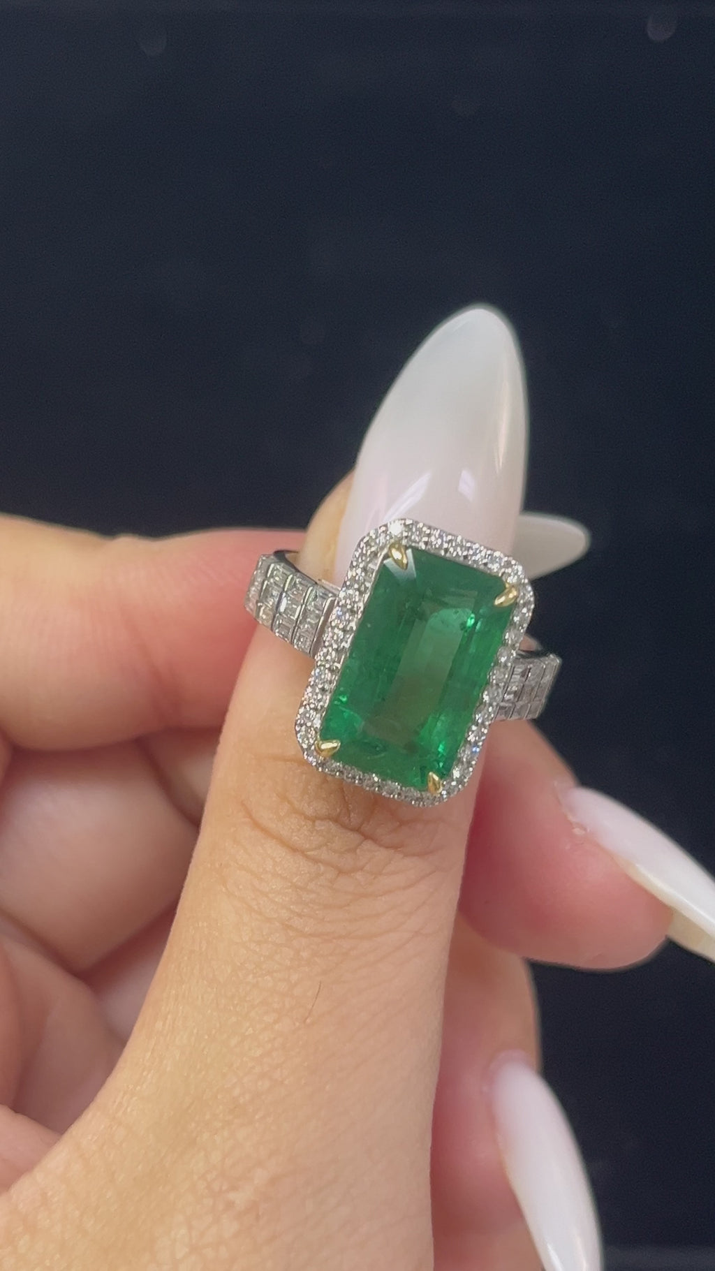 6.80 Carat Emerald in 18K White Gold Ring